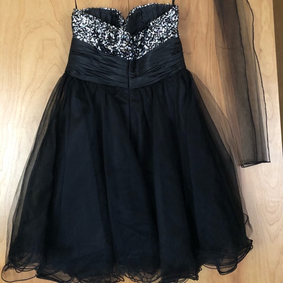 Black Formal Dress - Picture 4 of 5